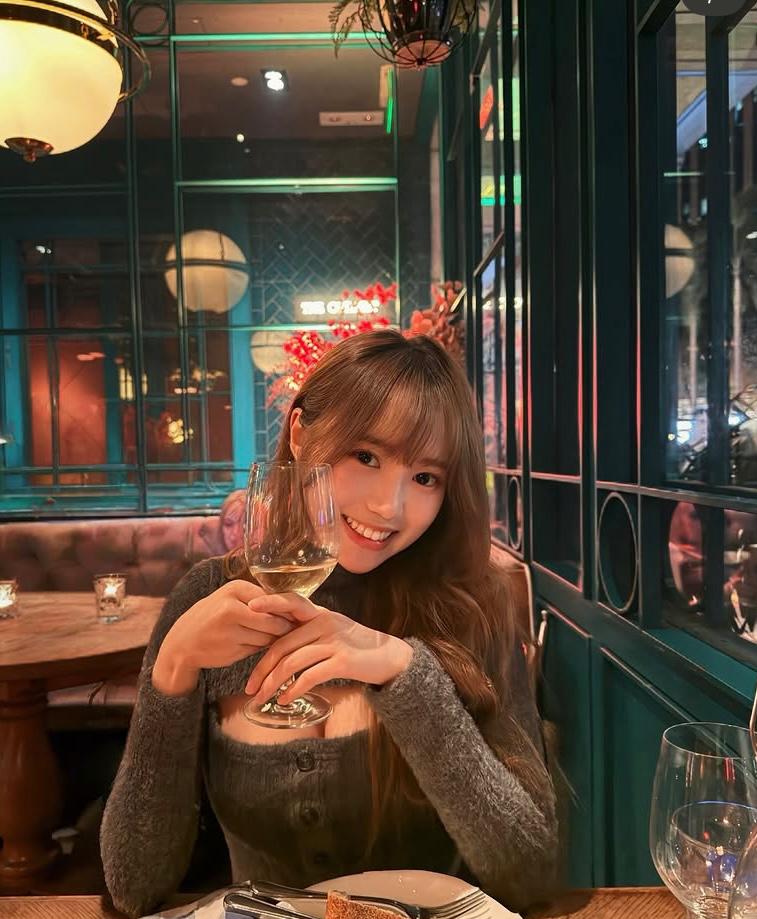 【IG女神檔案#40】香港00後清純天花板！港女 Blue藍藍 @bluelaam_
