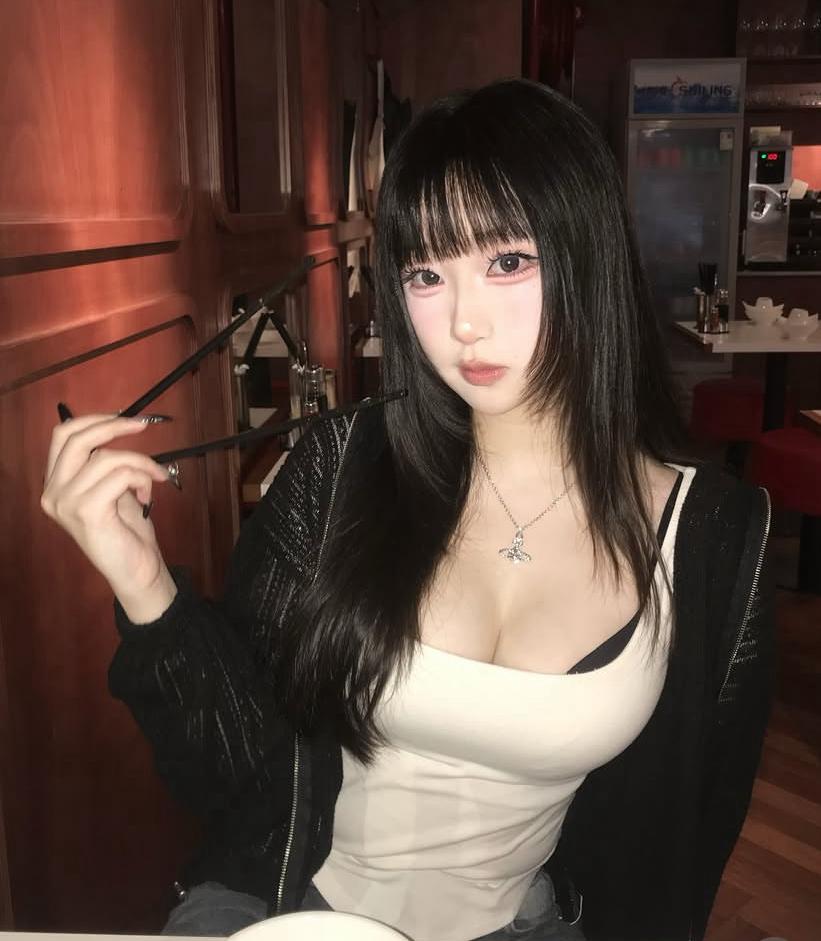 【IG女神檔案#11】香港地雷系女神 Kayla (必看) 旗袍 女僕 Cosplay