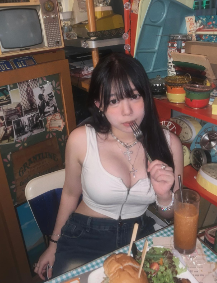 【IG女神檔案#1】港女 00 後素人 @_vi.viiiii 極致 Y2K 反差風格速報